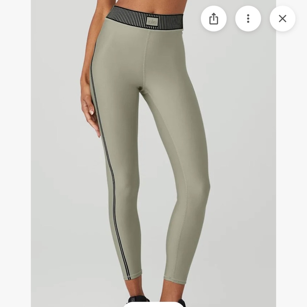 Alo airlift line up leggings green